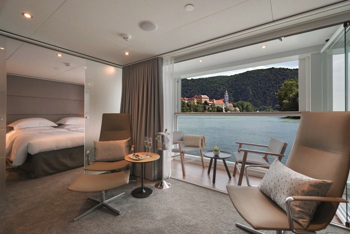 Accommodation on Emerald Lumi